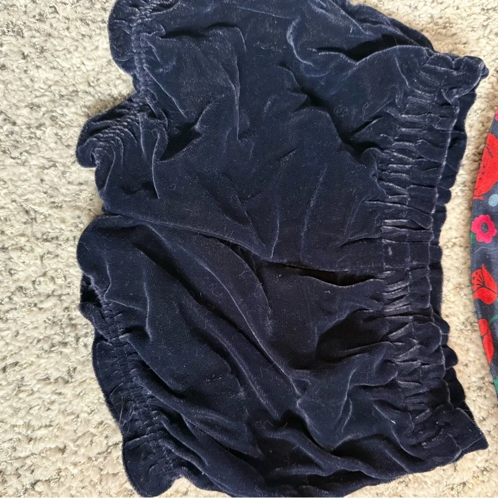 Gymboree 2 piece set top and bloomers size 2 EUC holiday red, green, navy floral